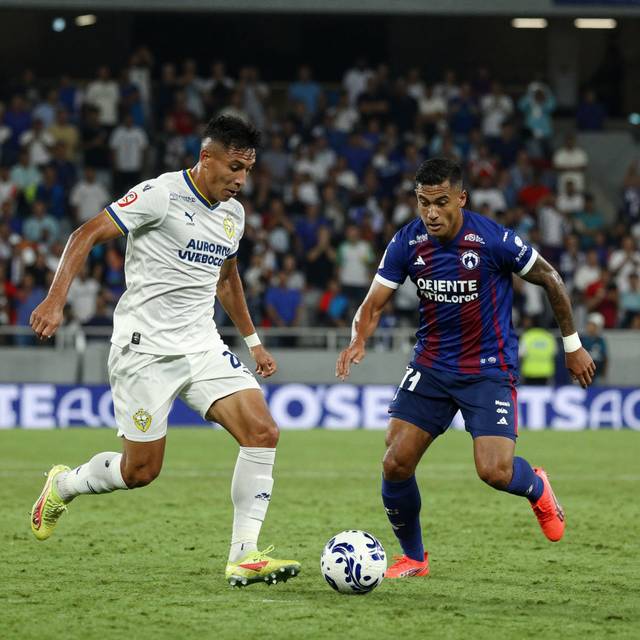 Aurora và Oriente Petrolero chia điểm sau màn rượt đuổi kịch tính 2-2